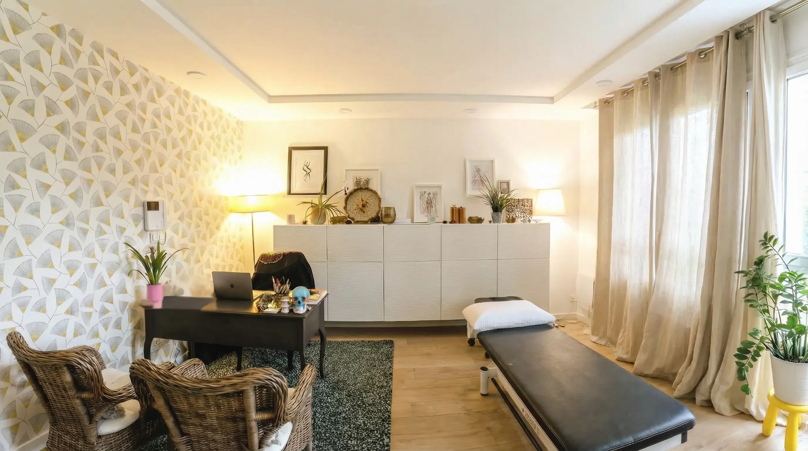 Cabinet d'ostéopathie à Chatou — table de soin et espace d'accueil